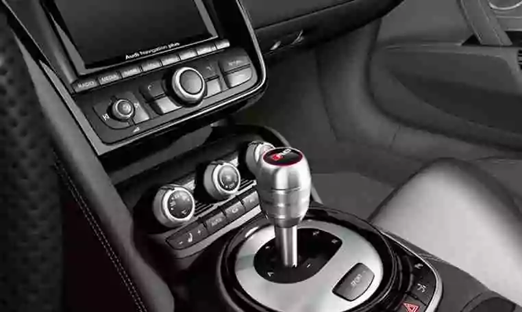 Hire Audi R8 Spyder Dubai 